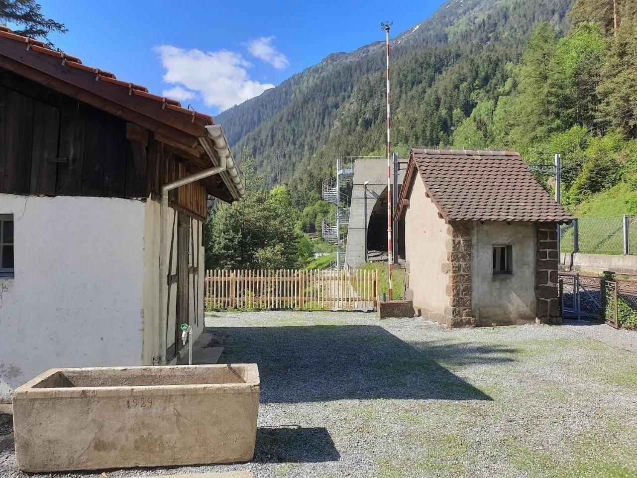 Bahnwaerterhaus Eggwald Wassen Exterior foto