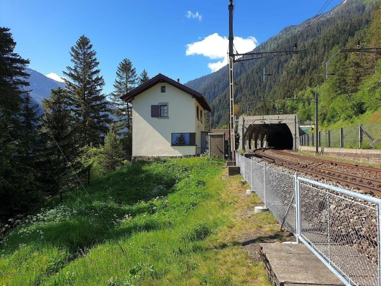 Bahnwaerterhaus Eggwald Wassen Exterior foto